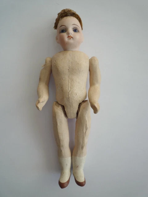 Poupée avec tête et mains en porcelaine - Jeux & Jouets