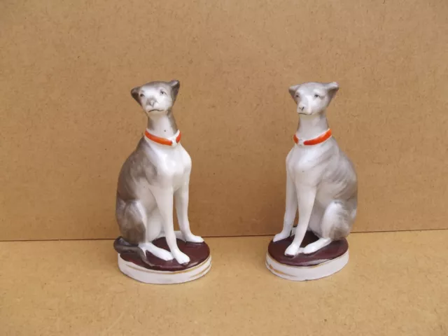Figurine Ancienne paire de Statuettes Chiens Lévrier en porcelaine XIXe