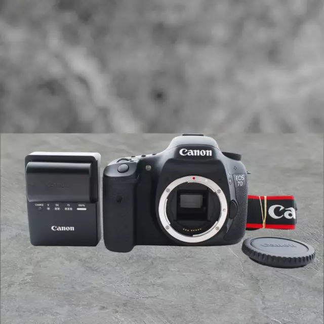 [Near Mint 11246 shots] Canon EOS 7D 18.0MP Digital SLR Camera Body From JAPAN