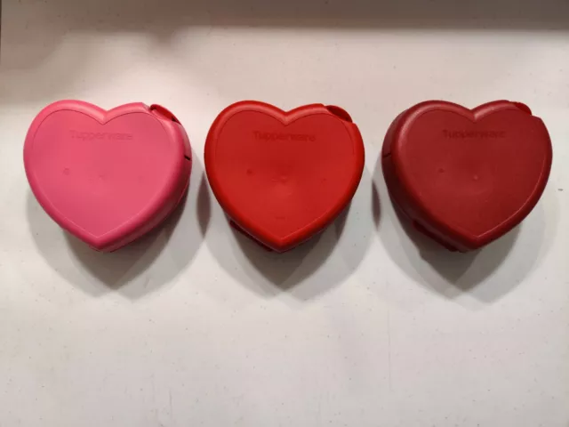 NEW TUPPERWARE Heart Shaped Snack Treat Toy Keeper One Piece Hinged Container 2