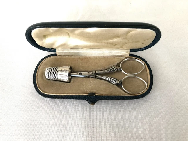 Ancien nécessaire de couture en argent massif Coffret écrin Ciseaux Dé à coudre