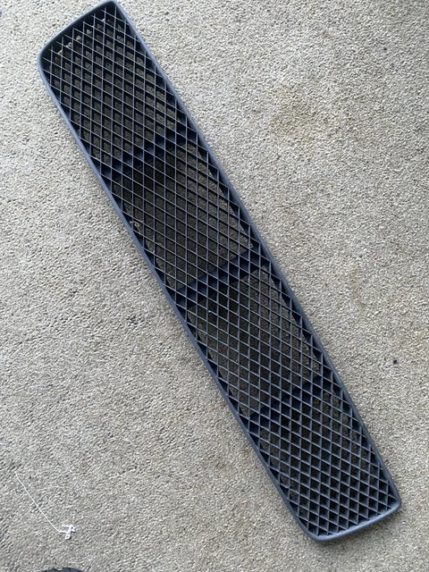 Genuine Vw Polo 6N2 Lower Front Grill. 1999-2001. 6N0853677F