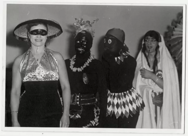 photo anonyme snapshot de Noël c.1950 - Fête déguisées - danse masque Nouvel An