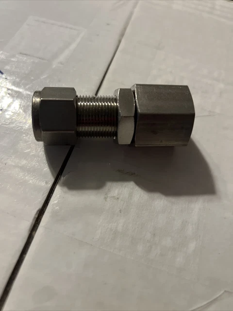 New 1/2” Swagelok SS-810-71-8 Stainless Steel Bulkhead Tube Fitting