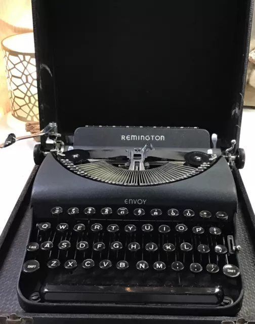 Vintage Remington Envoy Typewriter With Case 1940’s