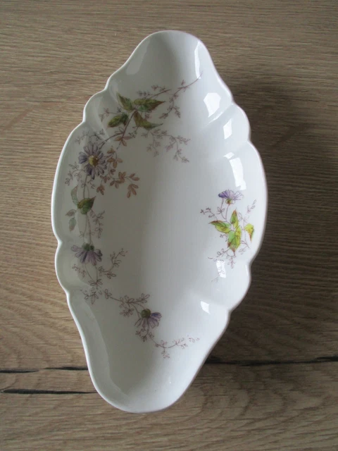 1 Ravier en  porcelaine  Limoges ? Pouyat ? décor fleurs  ""