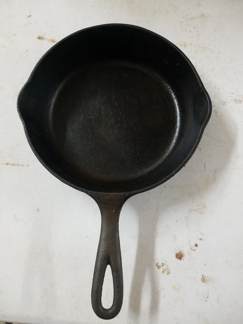 #5 Antique Cast Iron Skillet Sits Flat Old Farm Camping Pour Edge