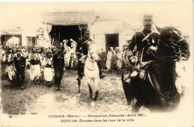 CPA AK MAROC OUDJA - Parade of the Zouaves in the streets of the city (219922)