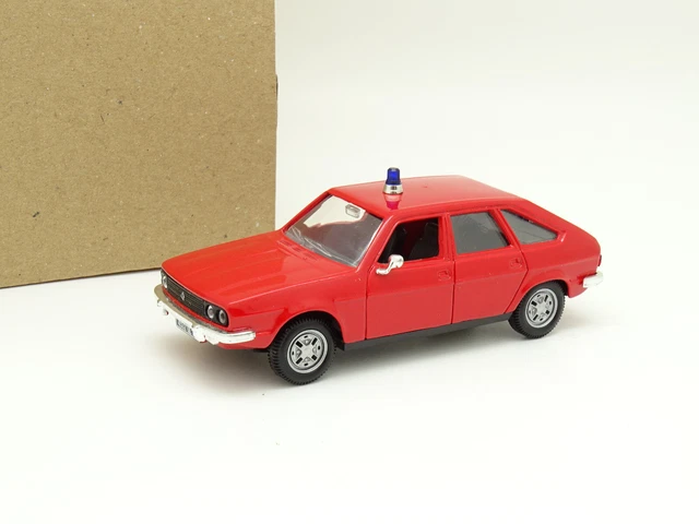 Norev Renault colorale sapeurs pompiers de trois epis 1/43 - Collection