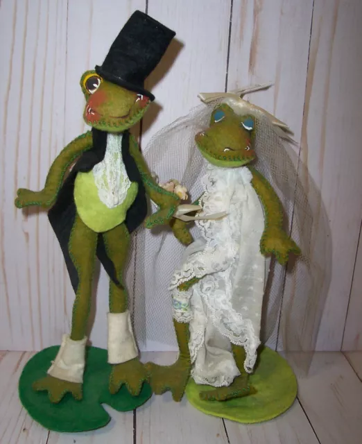 Annalee Dolls  Vintage  1969 Bride & Groom Frog Please Read