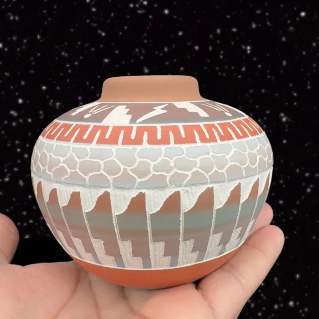 Hand Made Studio Art Pottery Vase Etched Ceramic Signed E Wlhitoyutt Inclain
