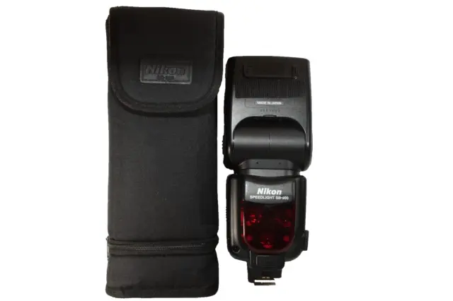 Nikon Speedlight SB-900 Flash with pouch