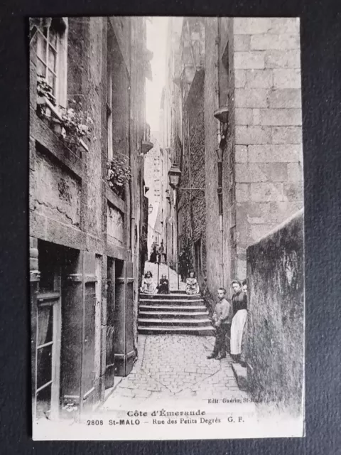 cpa Bretagne 35 - SAINT MALO (Ille et Vilaine) Rue des PETITS DEGRÉS Animée