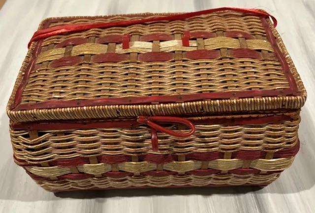 VINTAGE LARGE FOOTED SEWING WICKER BASKET WITH FLORAL LID SATIN LINING  SINGER