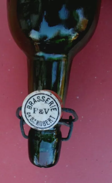 Ancienne bouteille à bière Brasserie St-Robert P&V, Grenoble, verre épais bullé