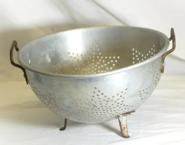 Colander Strainer Cooking Kitchen Utensil Tool 7 Circle Pattern 3 Legs