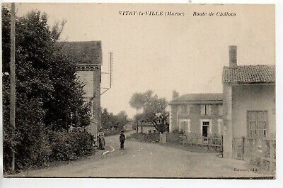VITRY LA VILLE - Marne - CPA 51 - La route de Chalons