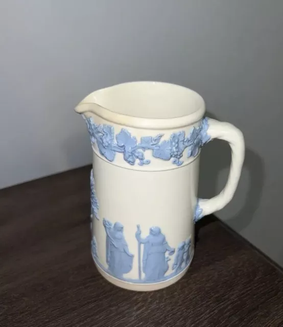 ANTIQUE Wedgwood Queensware Jug Pitcher - Blue on Cream Color Grapes. GORGEOUS