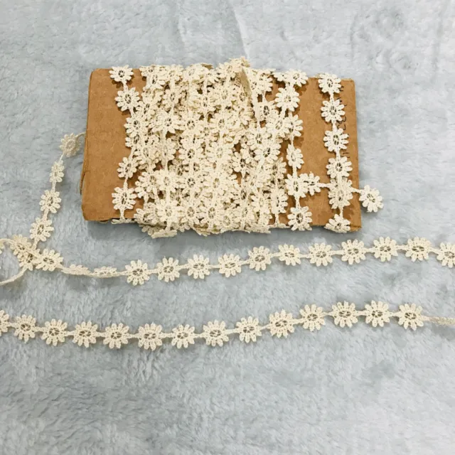 Vtg Tan Beige Daisy Chain Trim Almost 5 yds Delicate Floral 1/2" W Sewing Crafts