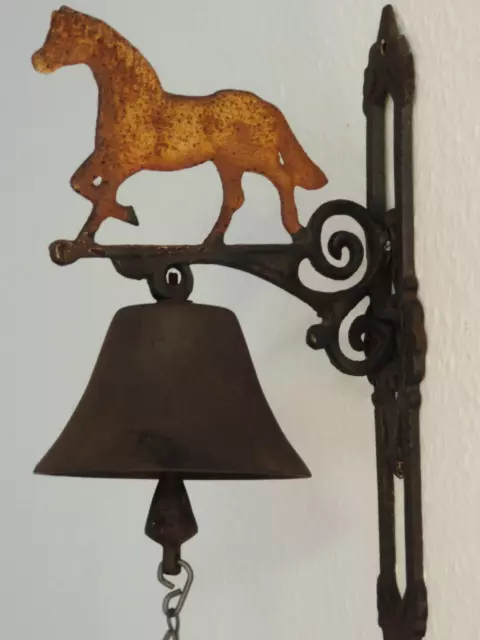1760gr.Glocke Türglocke Wandglocke Pferd.Gußeisen toller Klang