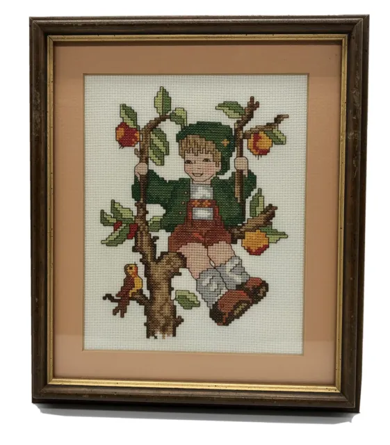 Bordado con punta de cruz para niño en árbol con marco de madera para pájaros y manzanas