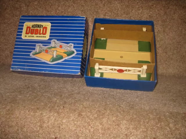 Cruce de nivel vintage Hornby Dublo D1 - crema/verde, ¿sin usar o usado? en caja