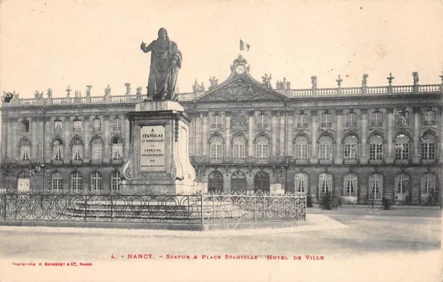 NANCY - Statue et Place Stanislas - Hotel de ville