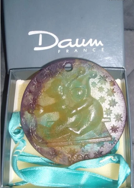 DAUM France Médaillon pâte de verre "Enfants paysage enneigé" signé et daté 1996