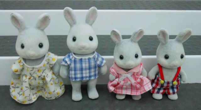 Gray Rabbit Family SYLVANIAN FAMILIES COTTONTAIL Grey Rabbit Family £14.99 - PicClick UK