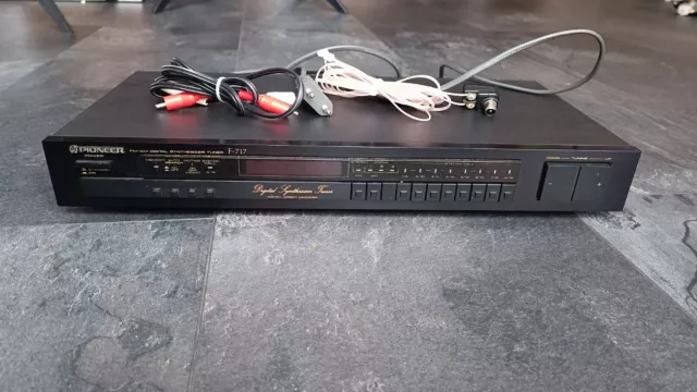 Pioneer - F-717 Digitaler Synthesizer-Tuner, schwarz