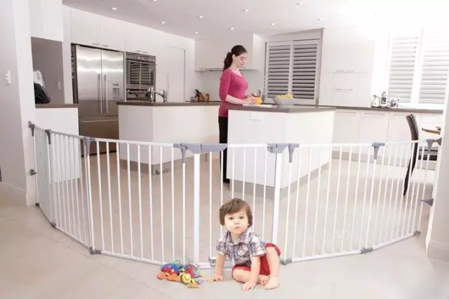 Dreambaby Royale Converta Playpen Portable long safety gate room divider kids