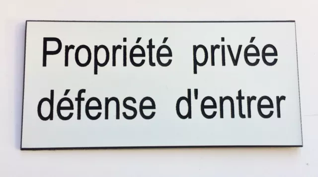 plaque, panneau "Propriété privée défense d'entrer" signalétique