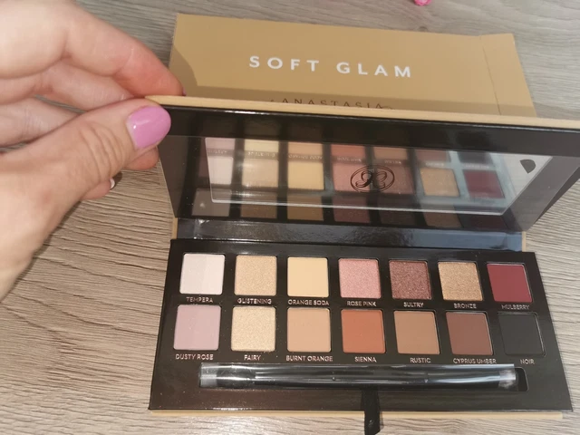 ANASTASIA BEVERLY HILLS Soft Glam Palette (14 shades, Full-Size