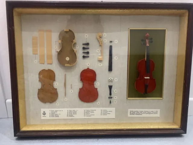 Souvenir di Cremona. Quadro vintage con violino Stradivari In Miniatura