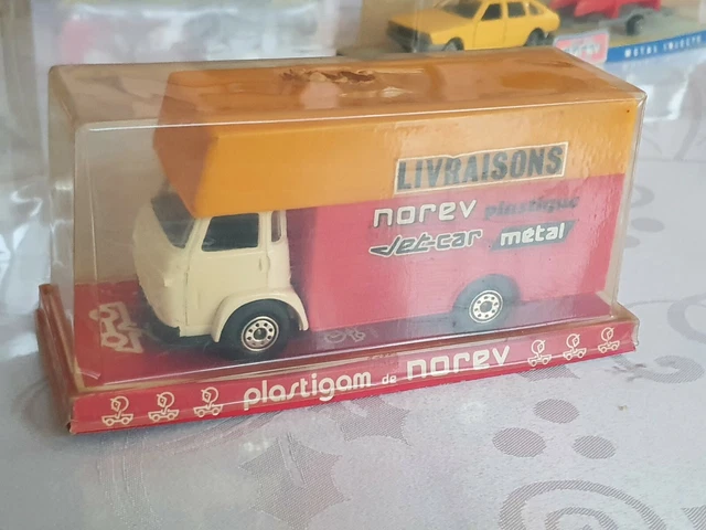 A collectible scale model Saviem SG 4 MB 59 Fourgon from Altaya