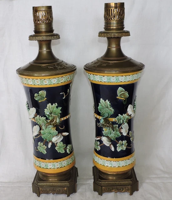 Par monumental de lámparas mayólica con flores y pájaros butermoscas holdcroft