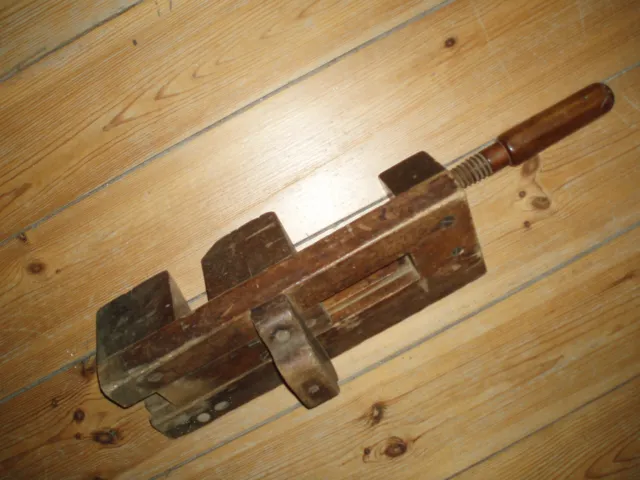 uriger alter Schraubstock Werktischaufsatz Holz funktional