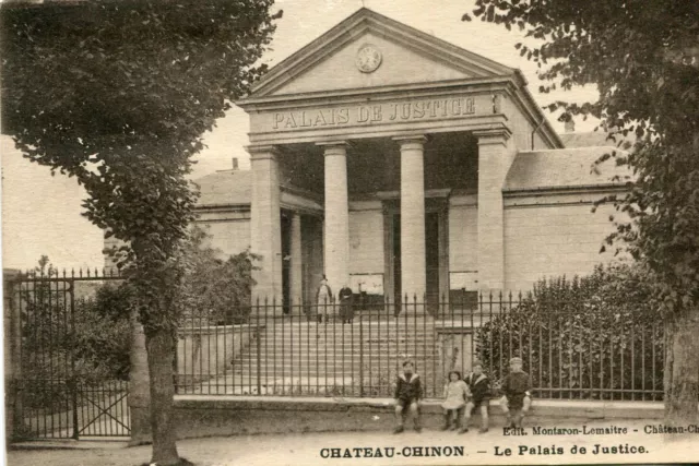 Carte CHATEAU CHINON Le Palais de Justice Les enfants assis sur le muret