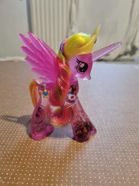 My little pony cutie mark discount magic glowing hearts princess cadance figure