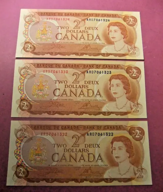 3 Consecutive 1974 Canada 2 Dollar Banknotes - UNC