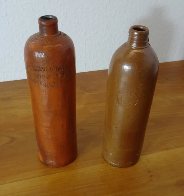 2 alte Ton / Keramik Krug Flasche für Wasser / Schnaps (Steinhäger) 1900 - 1930