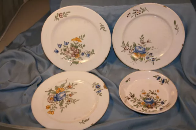 lot de 4 petites assiettes anciennes en faience régionale **