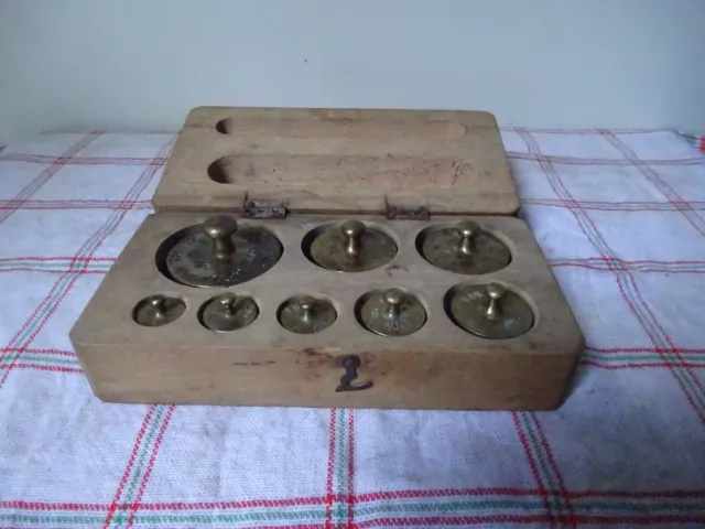 sehr alter Gewichtesatz / Gewichtsatz / Gewichte Set mit Holzkassette