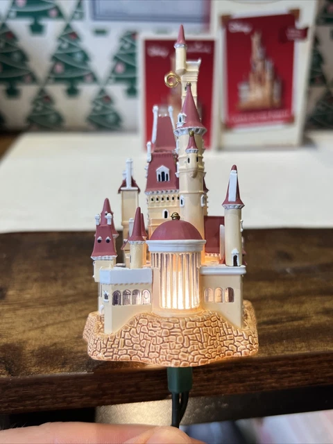 Château dans Le Forêt Noël Disney Poinçon Souvenir Ornement En Boîte