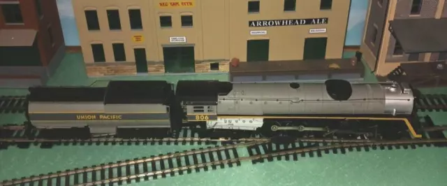 Bachmann HO scale 4-8-4 Union Pacific Steam Loco with Tender w/Knuckle couplers