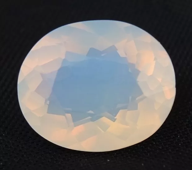 TOP : Echter Weißer Feuer Opal 12,69 Ct VVS Reinheit mit Orange Flash aus Mexiko