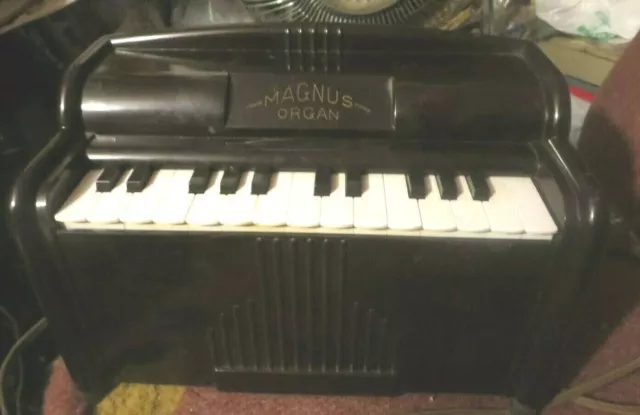 Vintage Magnus Electric Miniature TableTop 25 Keyboard Organ MODEL 1510