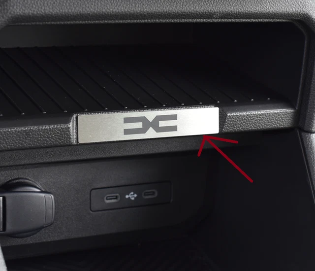 Dacia Duster III 3 (P1310) Couvercle Acier Insert Lettres Extérieur