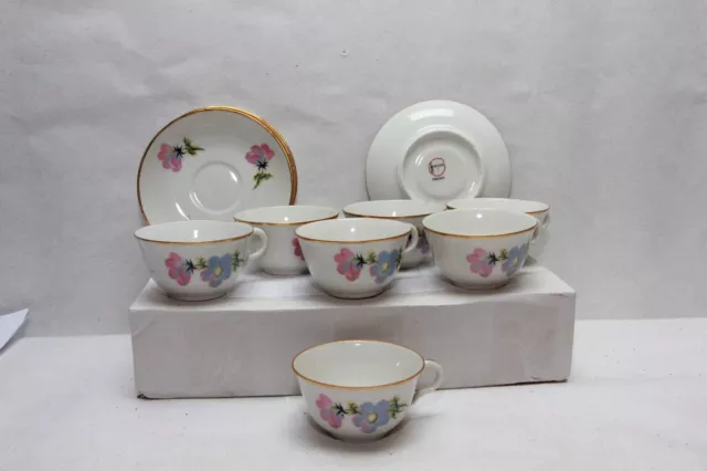 PORCELAINE de Lourioux  Foecy 7 tasses à café et 5 soucoup  fleurs avec filet OR