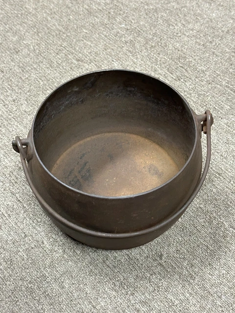E&P Co 5qt cauldron Kettle Cast Iron Pot With Handle Witches Brew